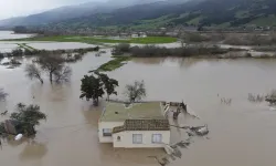 Kaliforniya sele teslim: 2 kişi hayatını kaybetti, binlerce ev elektriksiz kaldı
