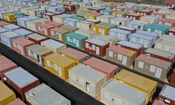 Katar'dan gönderilen konteynerler, Adıyamanlı depremzedeler için kuruluyor