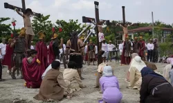 Filipinler'deki "kutsal cuma ayininde" 12 kişi kendilerini çarmıha gerecek