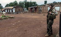 Çad askerleri Fransız askerlerini gözaltına aldı
