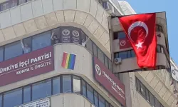 Solcuların astığı LGBT paçavrası Türk bayrağıyla kapatıldı