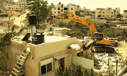 Yahudi İsrail, müslüman evlerini yıkıyor!