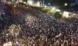 İsrail’de yüz binlerce kişi yine sokaklara indi
