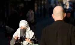 İsviçre kamuya açık alanlarda burkayı yasakladı