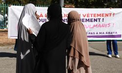 Fransa'da tesettür yasağı özellikle Müslüman gençleri hedef alıyor