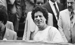 Eski İtalya Başbakanı: Fransa, Kaddafi'yi öldürmek isterken yolcu uçağını düşürdü