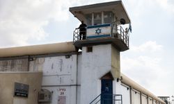 İşgalci İsrail, hapishanelerindeki tüm Filistinli tutukluların elektriğini kesti