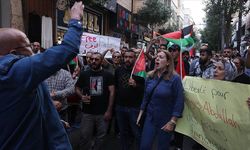 Filistinliler, İsrail'e tam destek veren Macron'u protesto etti