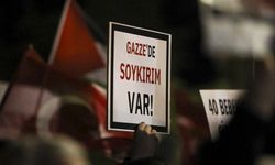 Şifa Hastanesi'ne yapılan saldırıya sağlıkçılardan protesto