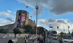 İstanbul surlarında dev 'Ebu Ubeyde' pankartı