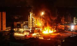 Terörist İsrail Gazze'de 4 hastaneyi bombaladı