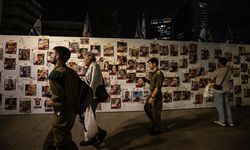 İsrailli esirlerin aileleri, Tel Aviv’den Batı Kudüs’e yürüyor