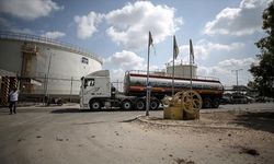 Mısır’dan Gazze Şeridi'ne yakıt yüklü tırlar girmeye başladı