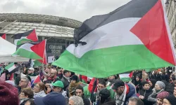 Paris’te yasağa rağmen Filistin’e destek gösterisi
