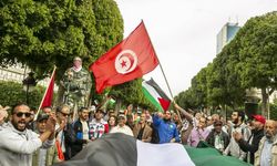 Tunus’taki ABD Büyükelçiliği önünde terörist İsrail protesto edildi