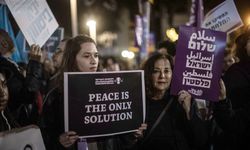 Savaş karşıtı Yahudiler Tel Aviv'de gösteri düzenledi