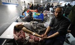 Katil İsrail, un sırası bekleyen Gazzelileri bombaladı: En az 100 şehit
