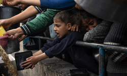 Gazze'de yüzlerce kişi gıda yardımı beklerken katledildi