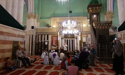 Yahudi işgalcilerden El Halil'deki İbrahim Camisi'nde ayin!