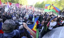 Yeni Kaledonya sömürgeci Fransa'ya karşı geri adım atmıyor