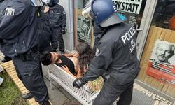 Berlin'deki Filistin'e destek yürüyüşünde göstericiler ile polis arasında arbede yaşandı