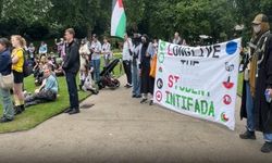 İngiltere'de Filistin destekçisi eylemciler, Oxford Circus'u trafiğe kapattı