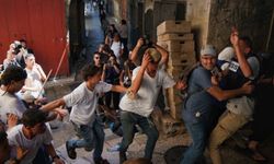 İşgalci siyonistlerden Mescid-i Aksa'da taşlı saldırı