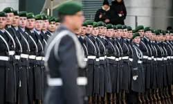 Ordusu, sanayisi ve nesilleriyle Alman militarizmi dönüyor