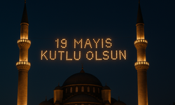 Camilerde Kemalist propaganda: Mahyaya “19 Mayıs Kutlu Olsun” yazıldı