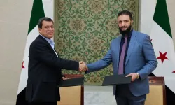 "Suriye Devlet Başkanı Ahmed Şara ile SDG lideri Mazlum Abdi görüştü"