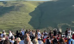 Ardahan’da “Atatürk silueti” için davul zurnalı tören pagan ayinini aratmadı