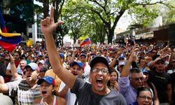 Sömürgeci ABD’nin kibri Latin Amerika’da duvara tosluyor