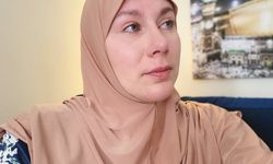 Sultanahmet'i ziyaret eden aktris Müslüman olup İslam'ı anlatmaya başladı