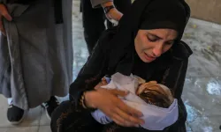 Gazze'de fırtına çadır kamplarını sular altında bıraktı! Bir bebek donarak öldü