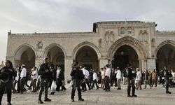 Terörist Yahudiler Mescid-i Aksa'ya yine baskın düzenledi