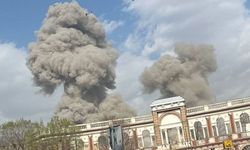 İran’a yönelik saldırılarının ardından bazı İranlılar sokaklarda kutlama yaptı