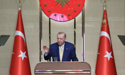 “Hezeyanlarına gülüp geçiyoruz”