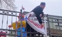 Şeriat karşıtı pankart İbdacılar tarafından söküldü