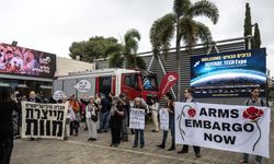 Tel Aviv'deki silah fuarında Gazze soykırımına protesto
