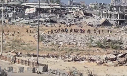 Yardım noktasına koşan perişan haldeki Gazzelilere kurşun yağdırıldı!