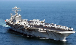 İran ABD'nin uçak gemisini vurdu