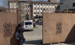 Okulda bıçaklı dehşet: Öğretmenini öldürdü!