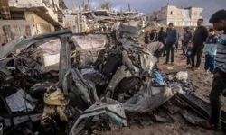 Terörist İsrail'in Gazze'de bir araca düzenlediği saldırıda 4 Filistinli şehit oldu