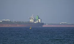 ABD-İran savaşı denize taşındı: Hürmüz’de iki gemi vuruldu
