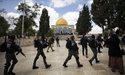 Terörist Yahudiler Mescid-i Aksa'ya baskın düzenledi