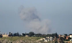 Terörist İsrail Lübnan'ın güneyini bombalıyor