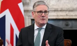 İngiltere’de kriz: Starmer istifa çağrılarına direniyor