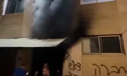 Terörist Yahudiler Batı Şeria'da bir camiyi ateşe verdi