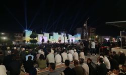 Elazığ'da on binler sabah namazında meydanları doldurdu