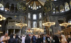 Tarihte bugün: Ayasofya Camii ibadete açıldı